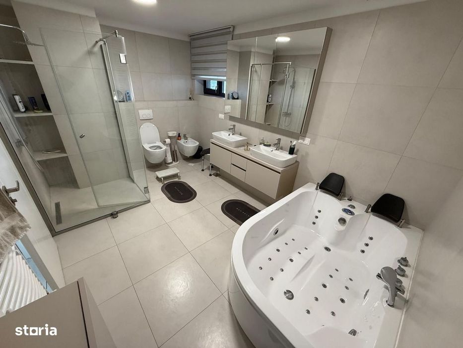 Apartament bloc NOU,4 camere,3 bai,2 terase,parcare privată
