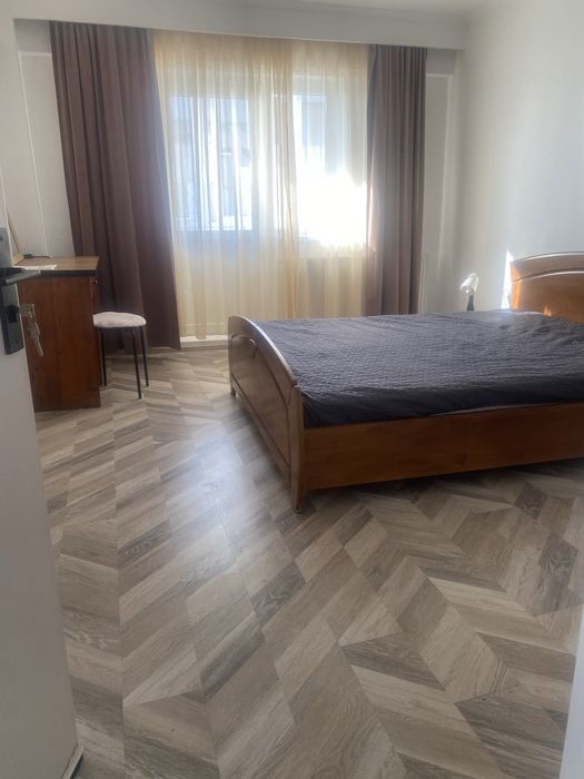Inchiriez apartament