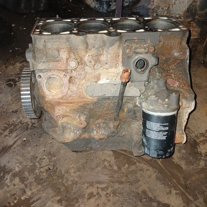 Продаётся блок двигателя Ауди80