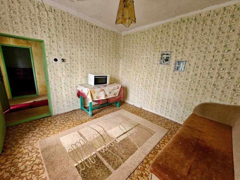 Къща в село Гранит едноетажна с допълнителна постройка