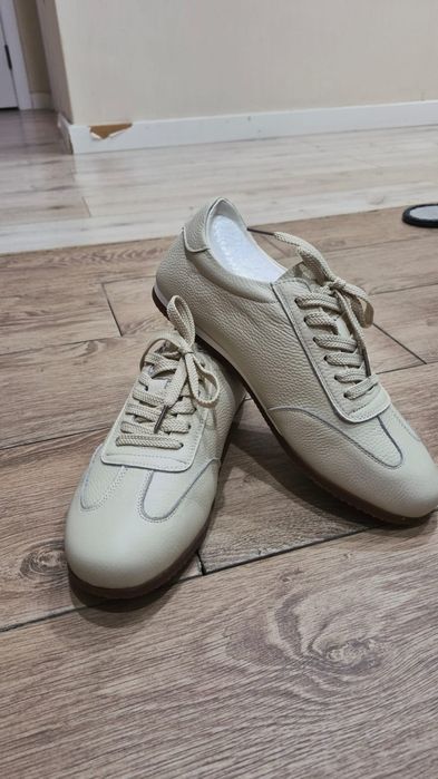 Продам новые кроссовки 41-42 размер