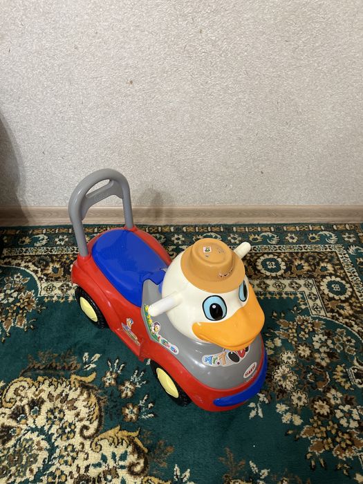 Детский утёнок-беговел