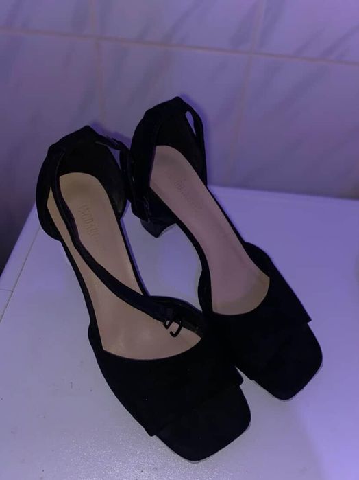 Продам туфли на каблуке