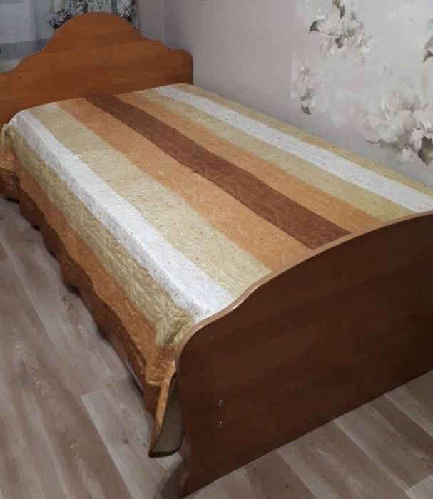 Продам кровать с матрасом