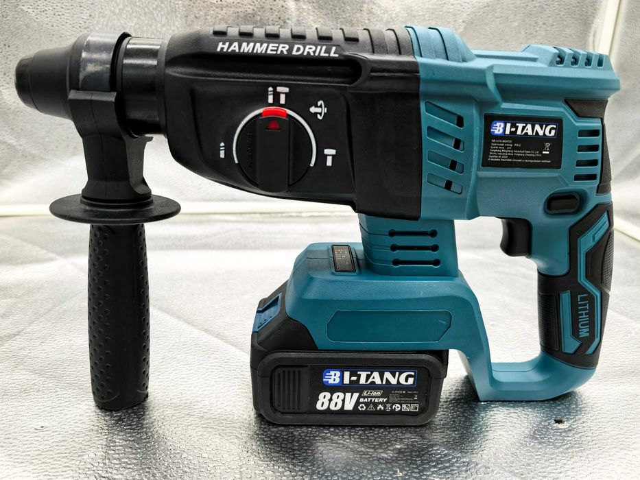 Set scule 4 in 1 pe acumulator 699 lei