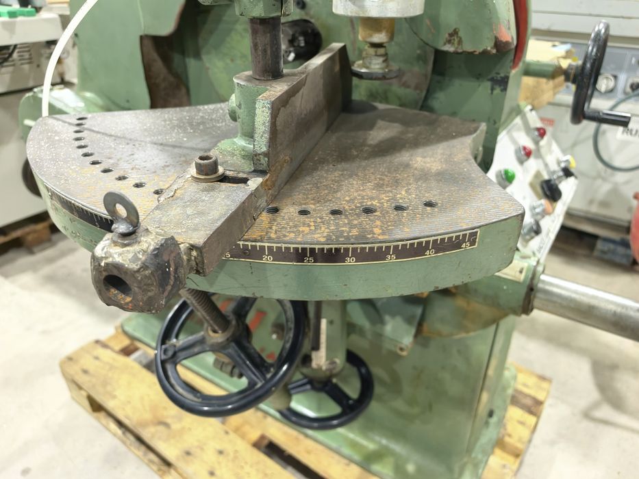 В наличност чепорез с една маса.