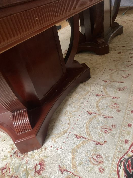 Стол из камня.