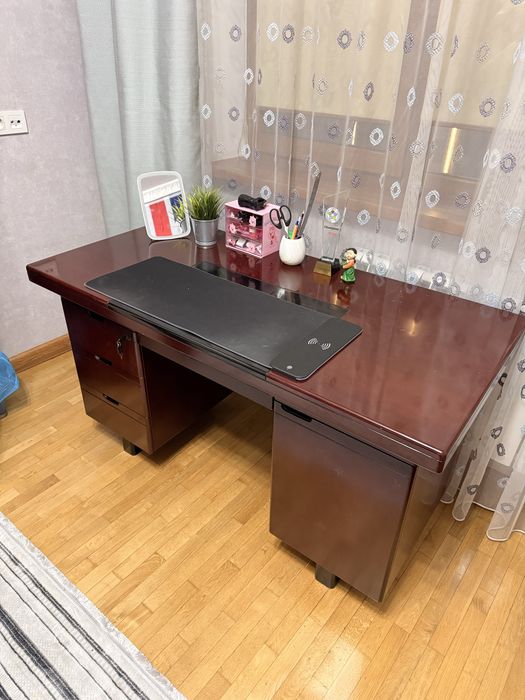 Стол письменый, в хорошем качестве