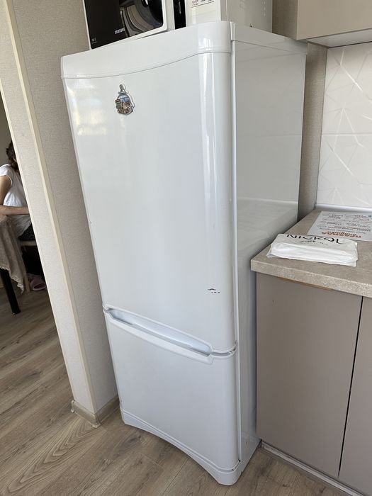 б/у холодильник с новым мотором