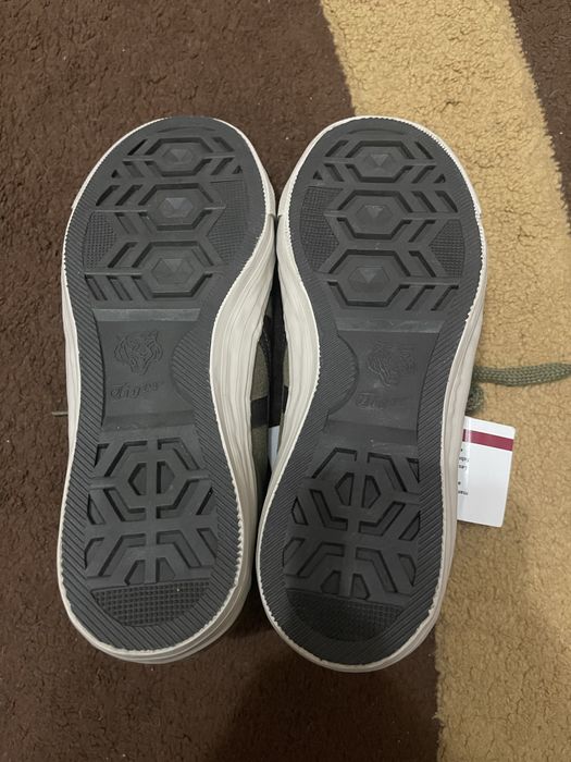 Vand ghete imblanite ontisuka tiger