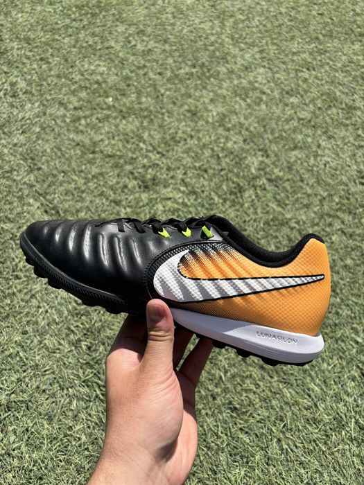 Футбольные бутсы