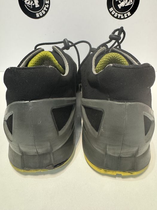 Работни обувки с метално бомбе UVEX .Номер 45