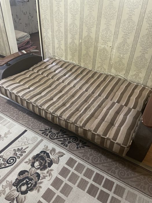 Отдам даром диван
