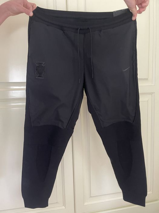 Pantaloni Nike ‘Portugalia’ Slim Fit – ediție limitată, cu etichetă