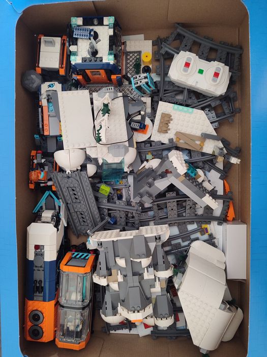 LEGO City Полярен експресен влак 
Меню
Магазини
Меню прод