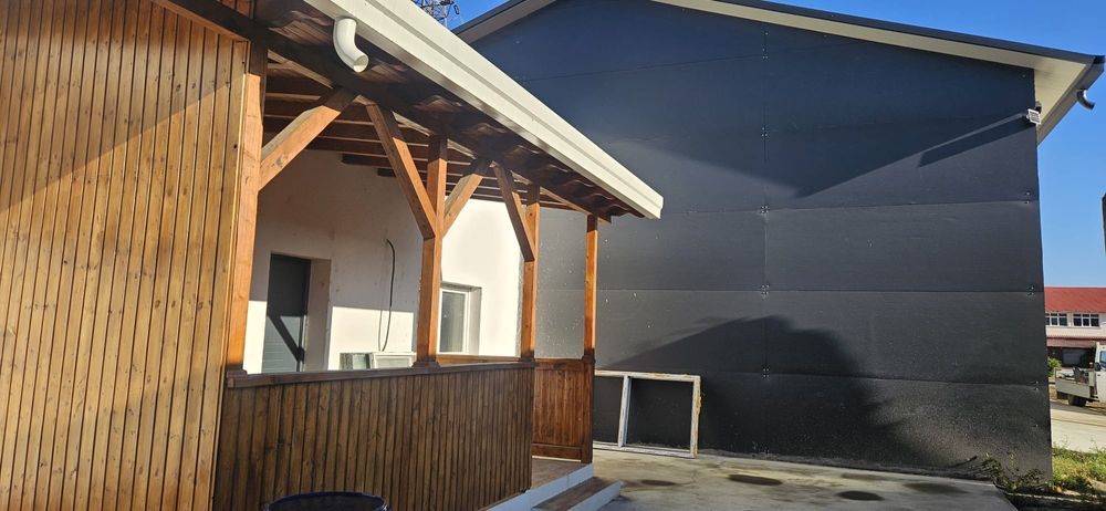 Vând hală cu birouri și teren betonat (50% cotă indiviză), Odobești,VN