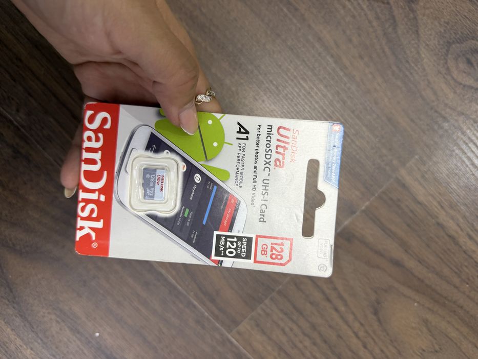 Продаются 4 смарт ip камеры вместе с с накопителелями 128 гб