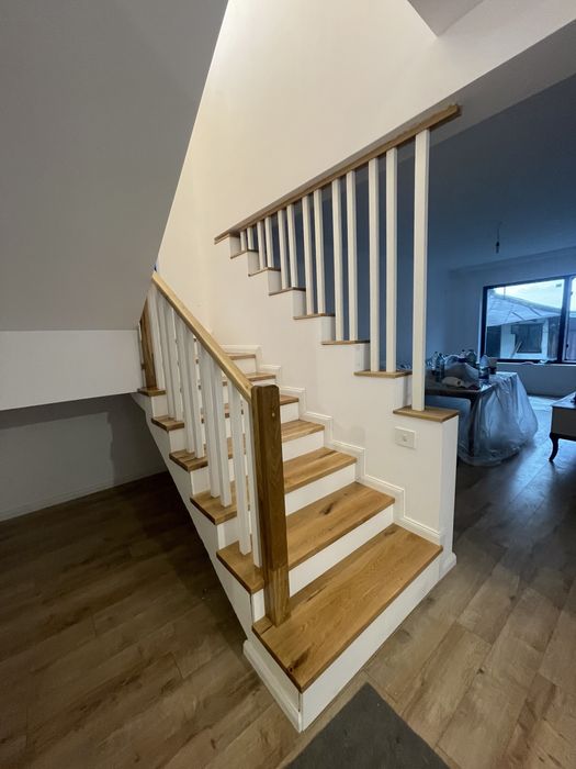 Scari de interior din lemn masiv de stejar si mobila la comanda