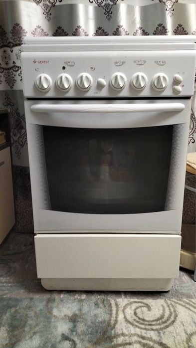 Продам газовую плиту