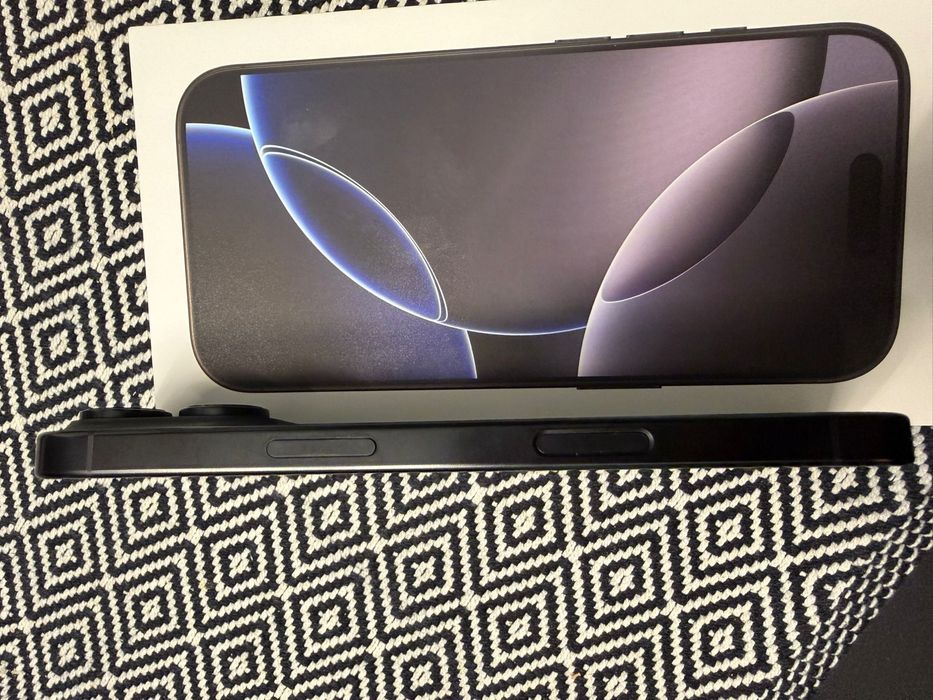 Iphone 16 pro, black titanium, 246 GB