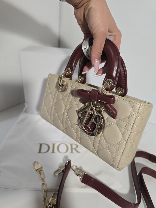 Налична чанта Dior D-Joy