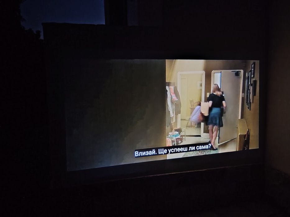 Мини лед проектор + Смарт гривна (подарък)