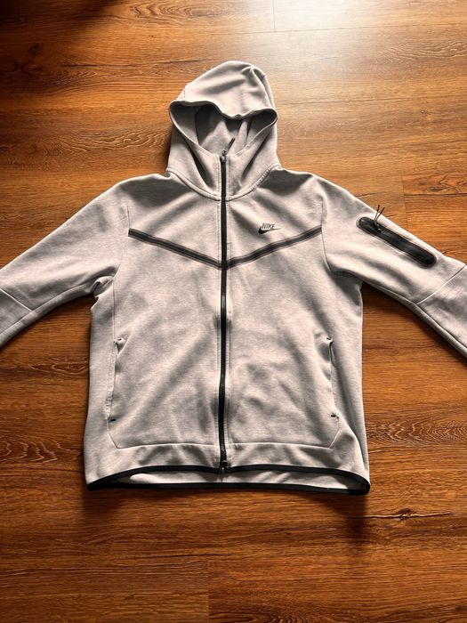 Nike tech marimea L (Cititi descrierea)