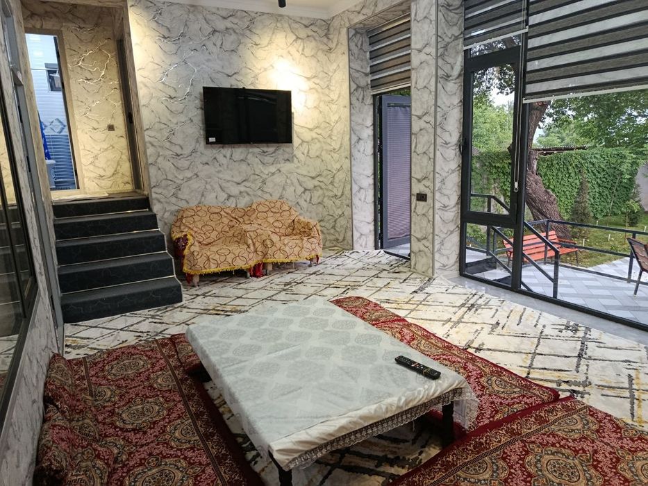 Oq toshda dacha oilaviy dacha ijaraga beriladi