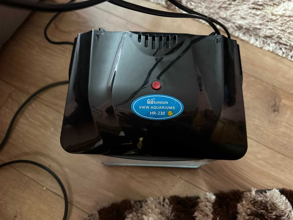 Vând acvariu complet – stare impecabilă