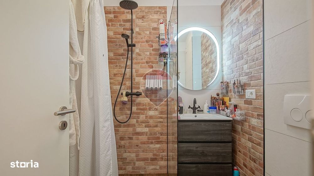 Apartament 3 camere, terasă generoasă, lift și 2 locuri de parcare