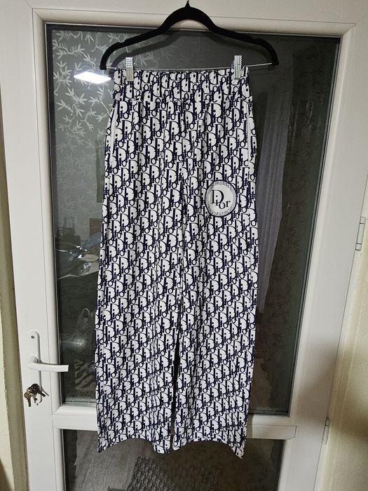 Set format din tricou si pantaloni