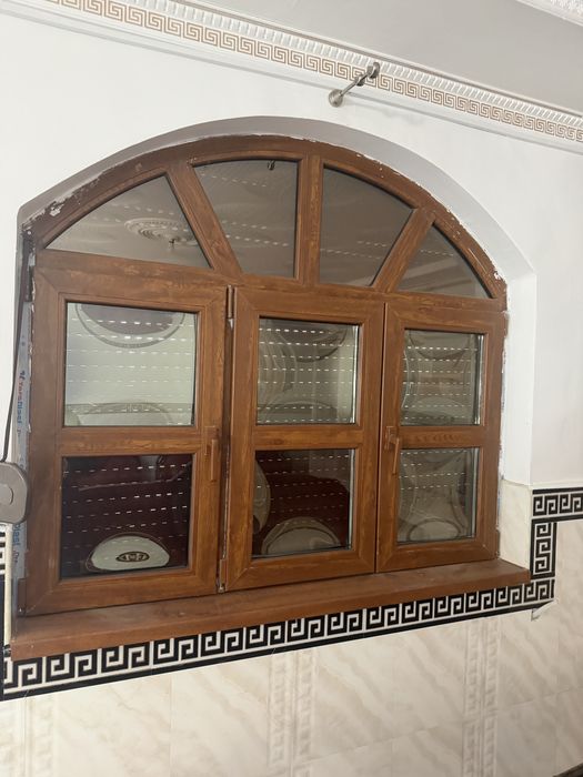 Mobila usi dormotor usi de intrare geamuri cabina de dus vitrina si multe altele