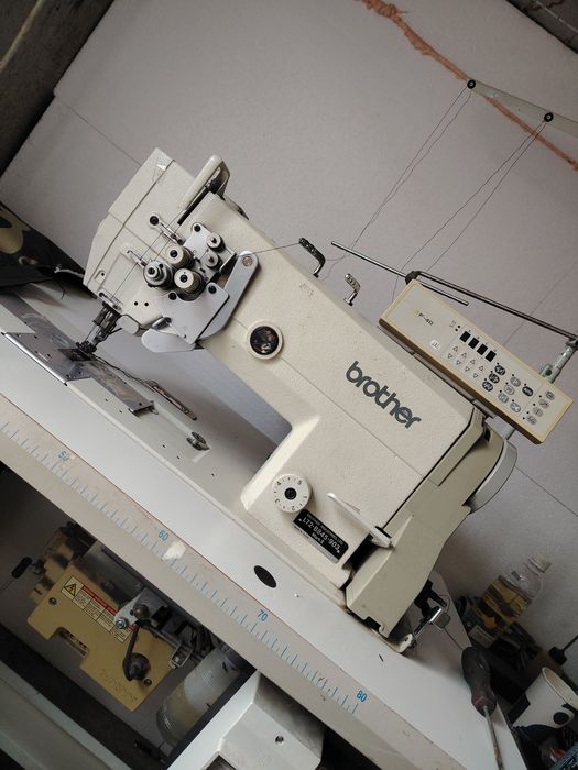 Mașina de cusut 2 ace brother