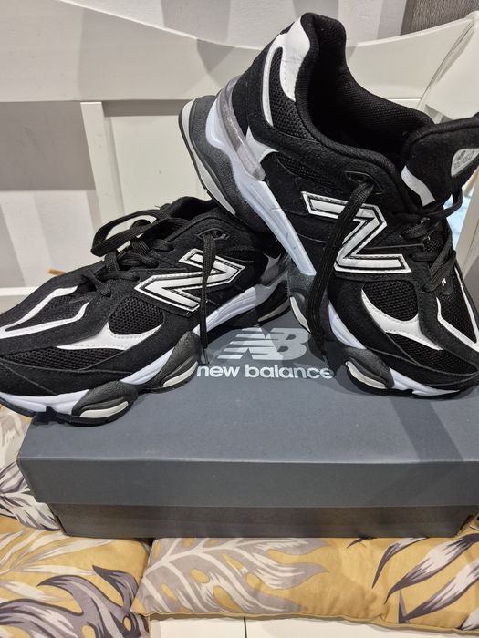 Adidasi New Balance 9060