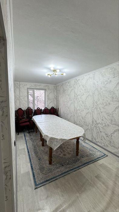 Продам стол со стульями деревянные!!!