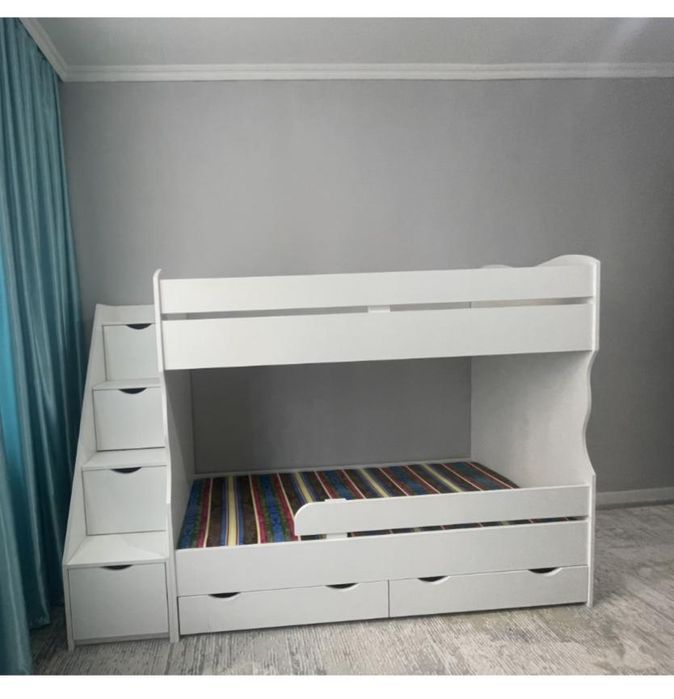 Двухярусная кровать