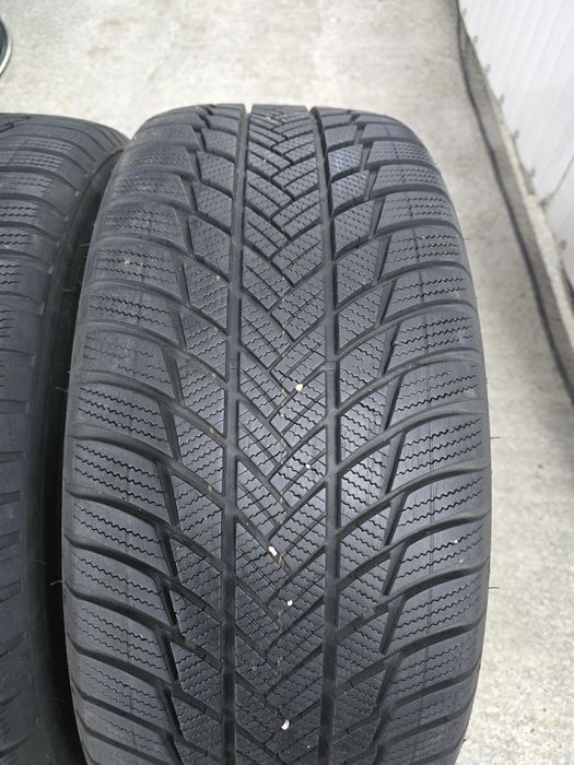 2 Броя 235/50/19 Bridgestone 7,5mm