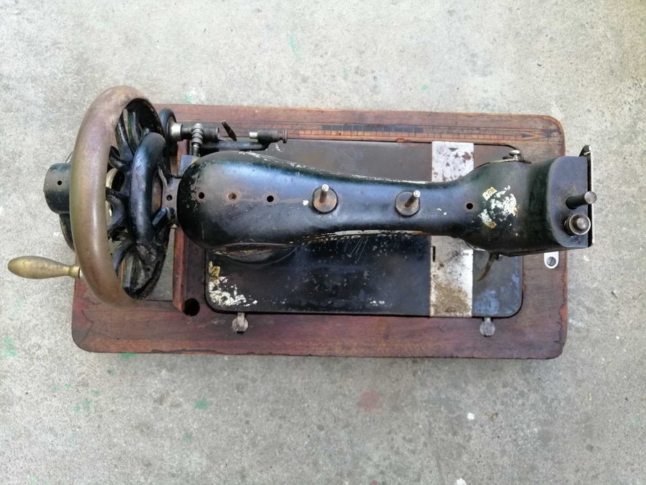 Стара немска ръчна шевна машина