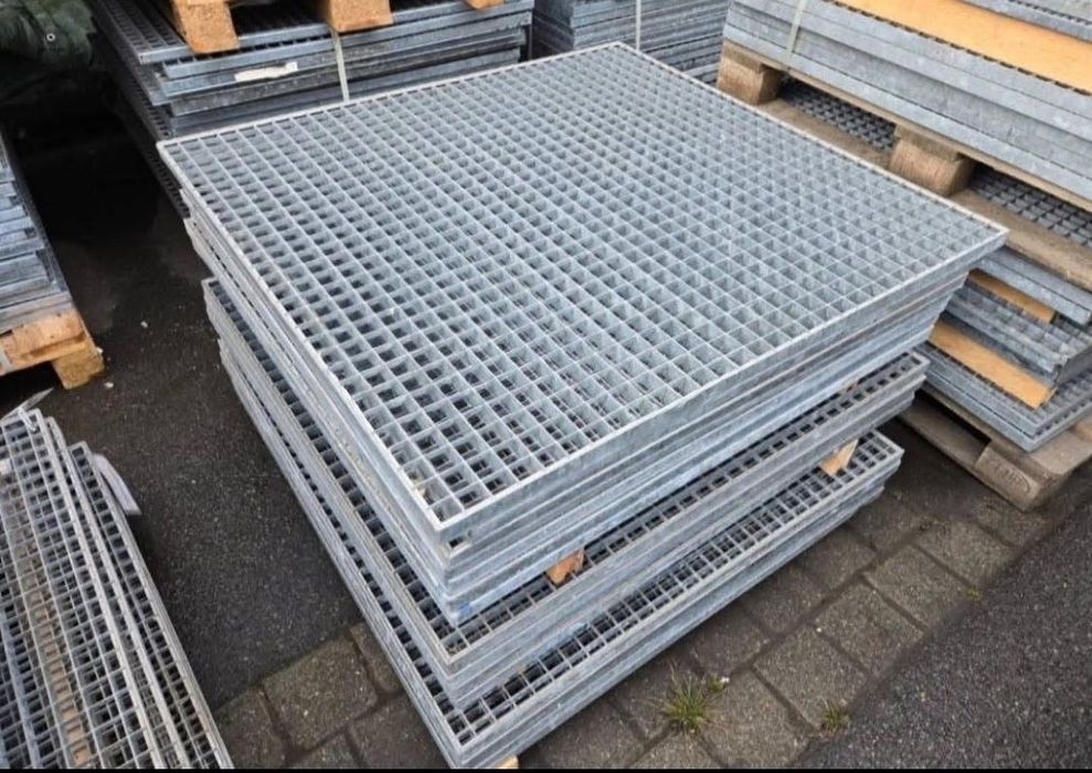 Trepte și grătatre zincate