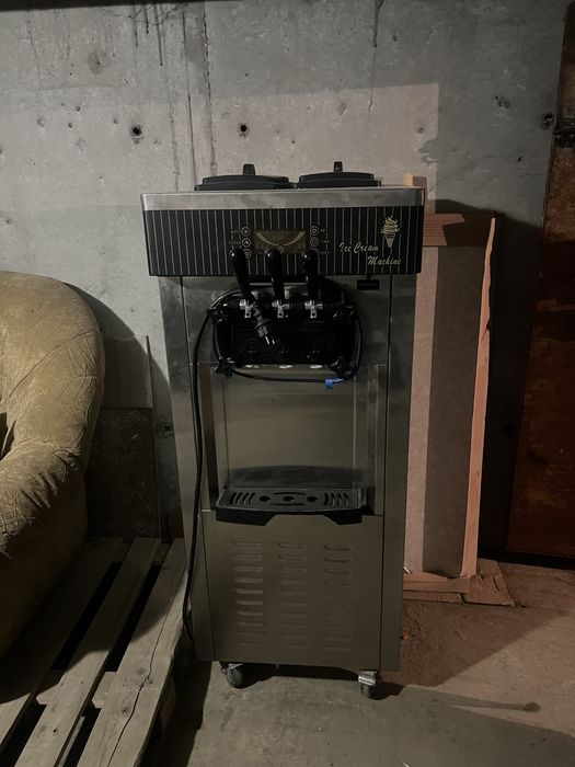 Мороженный  аппарат фризер