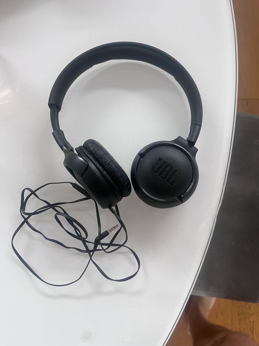 Vând căști JBL