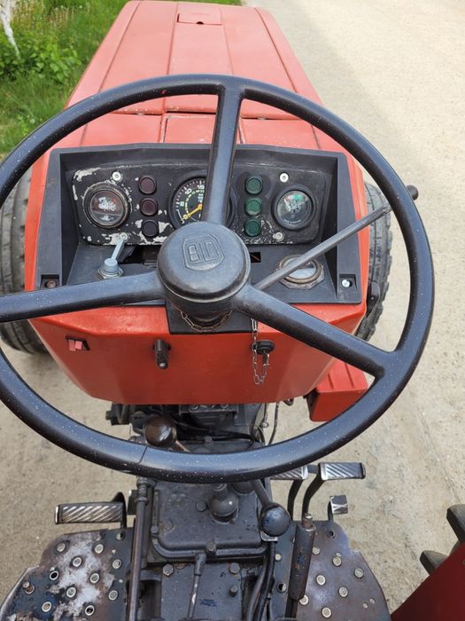 Vand  Tractor UTB 640 cu carte RAR