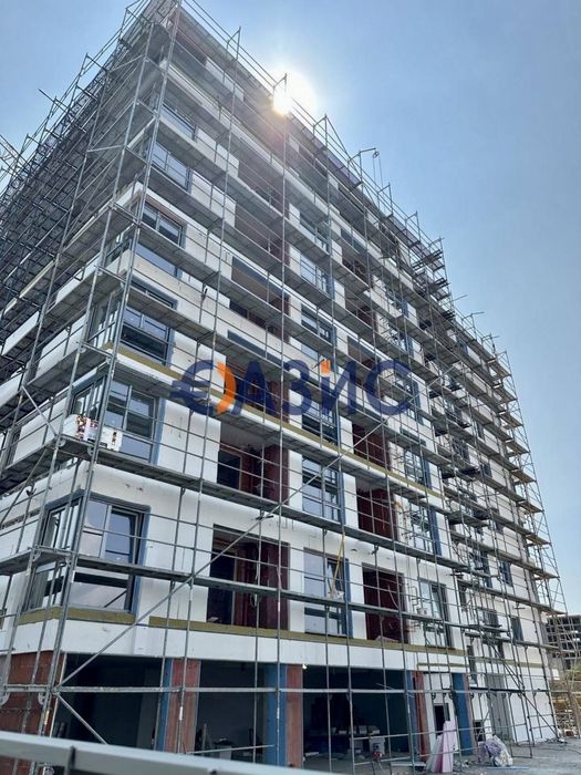 Апартамент с 2 спални и двор (21,5 кв.м) в „Lazur Residence“, м.