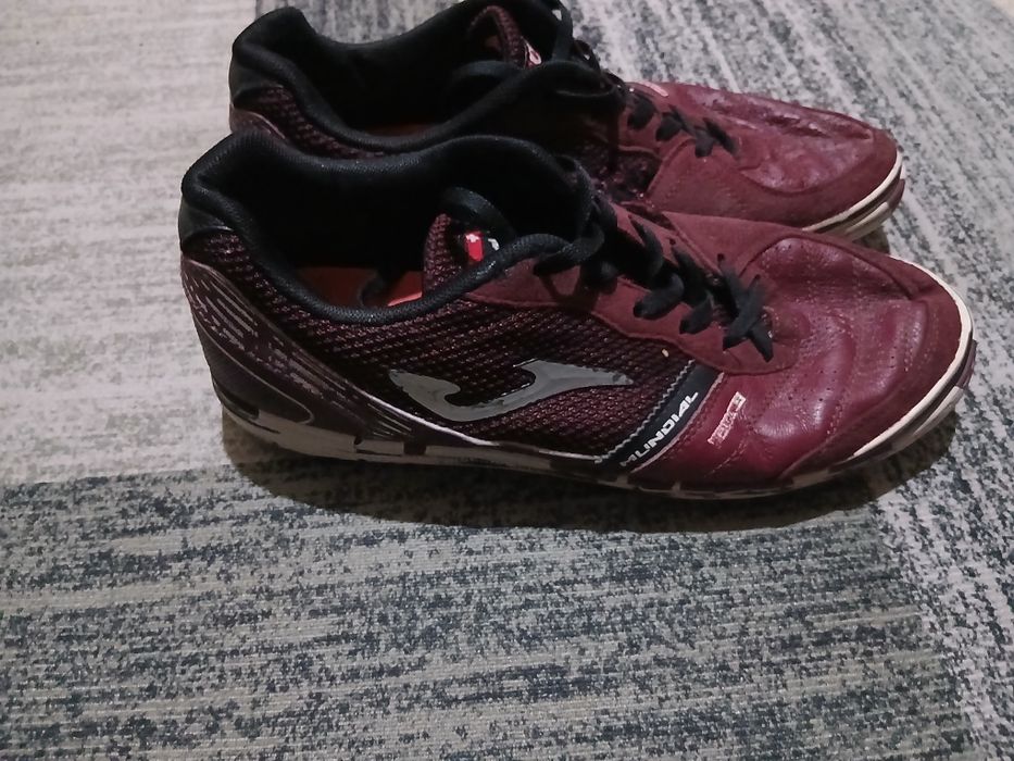 Продам футзалки joma