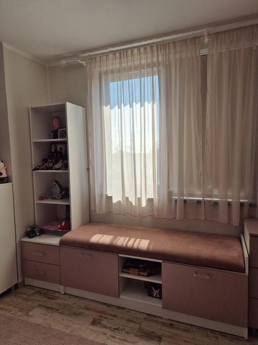 Bancuta de citit cu spatii depozitare si dulap