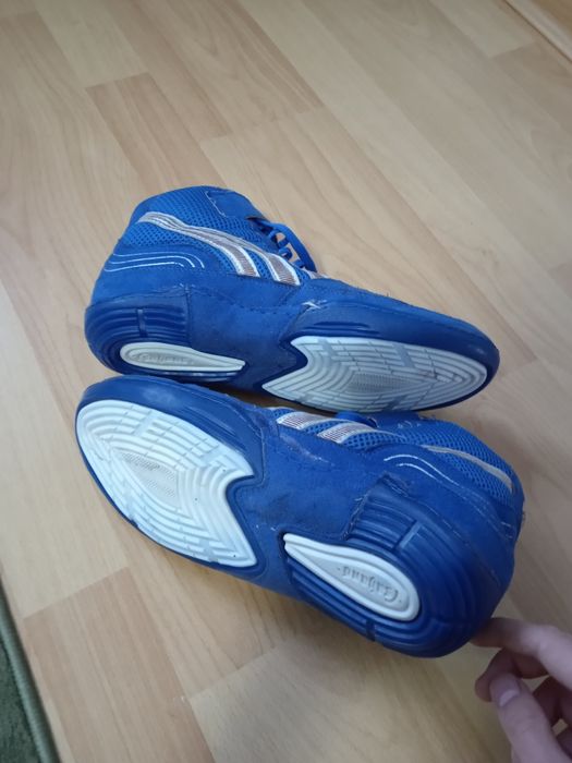 Продам кроссовки,борцовки