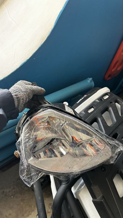 Продам, фару правую приора