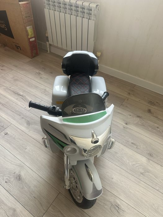 Продам машинку для детей.