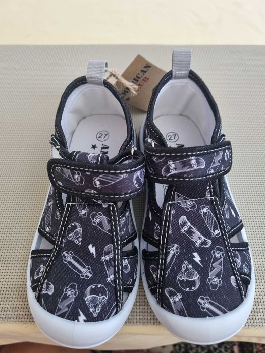 Детски пантофи. Нови