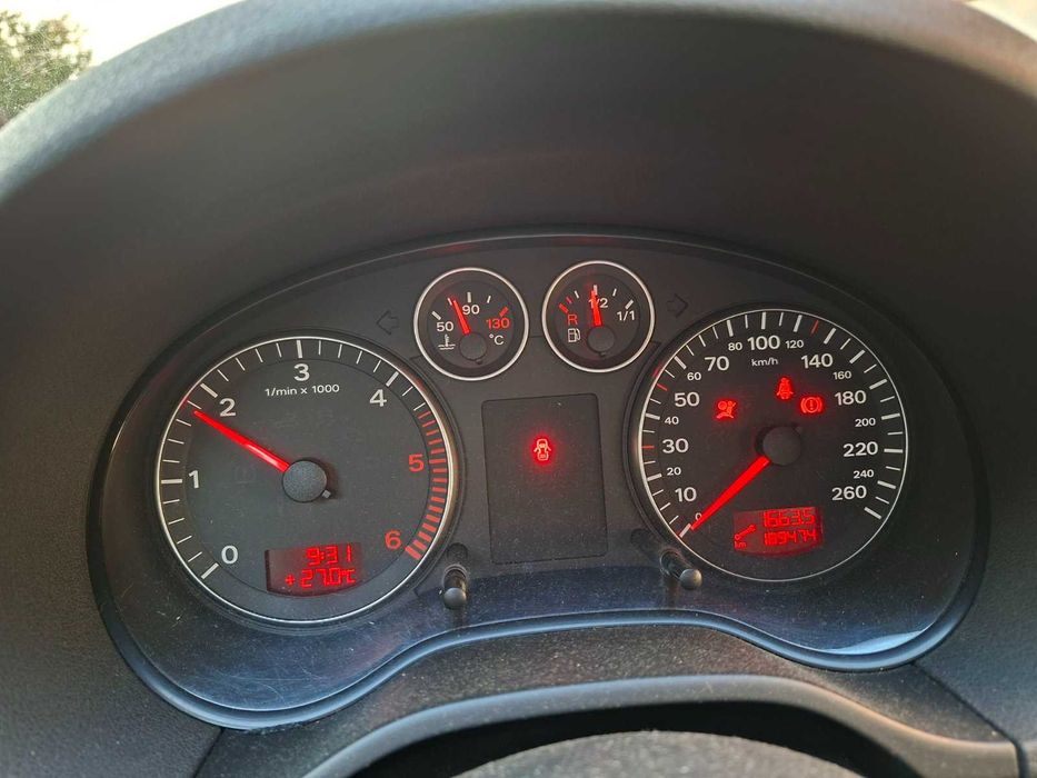 Audi A3 Sportback (8P) — Перфектно състояние, реални 189,400 км! Чип